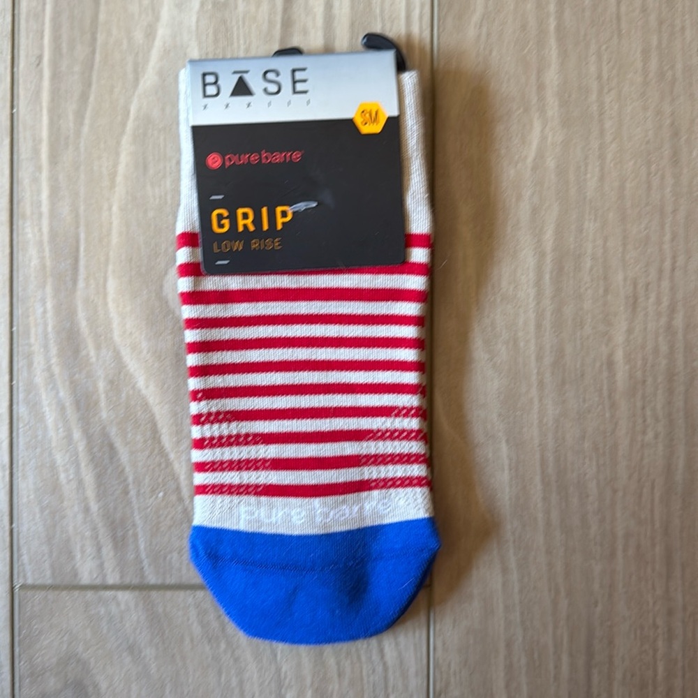 NWT  pure barre sticky socks - small